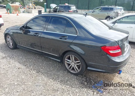 2012 Mercedes-Benz C 300 Luxury 4Matic/Sport 4Matic z USA, uszkodzony, nr VIN WDDGF8BBXCR206247